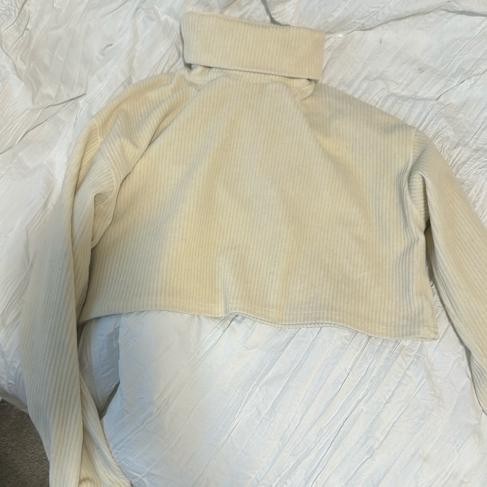 Adika turtle neck crop top, perfect condition, size:small